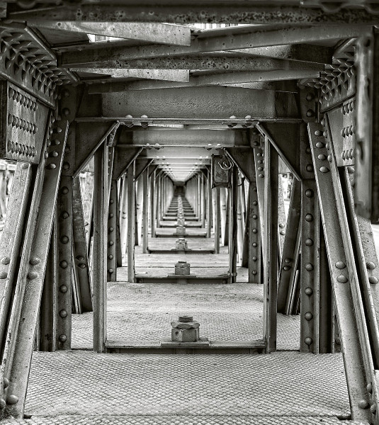 Inner structure of Chain Bridge