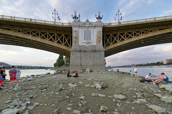 Picnic in the Danube riverbed